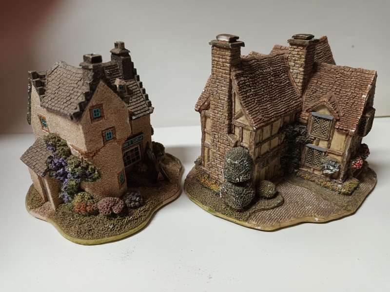 Two Lilliput Lane Cottage Models