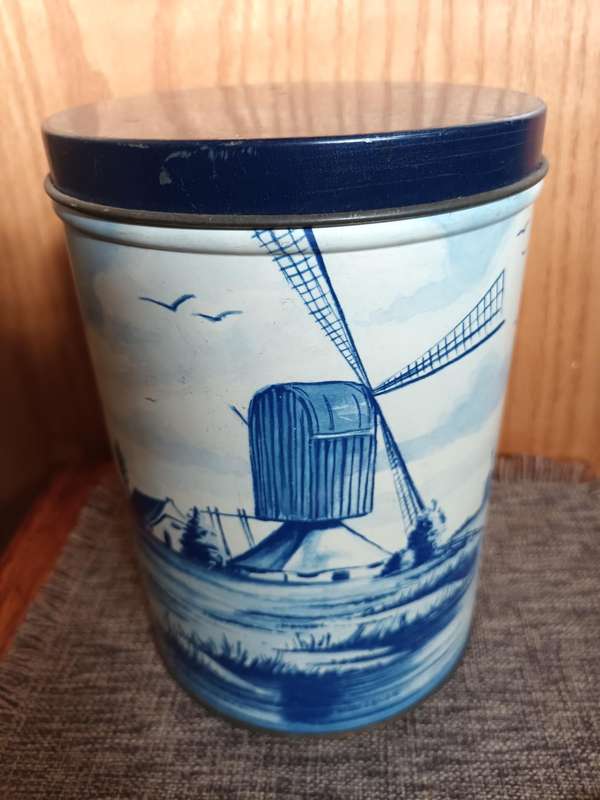 Old Delft Inspired Tin with Lid
