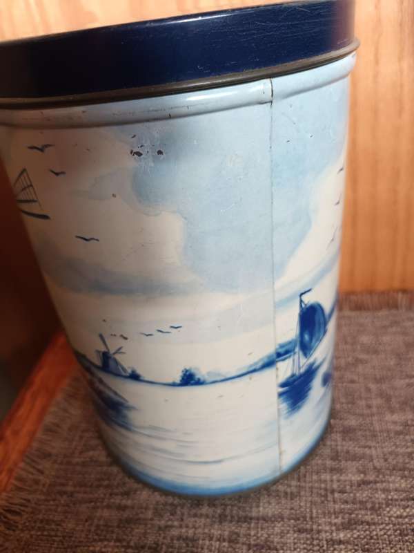 Old Delft Inspired Tin with Lid