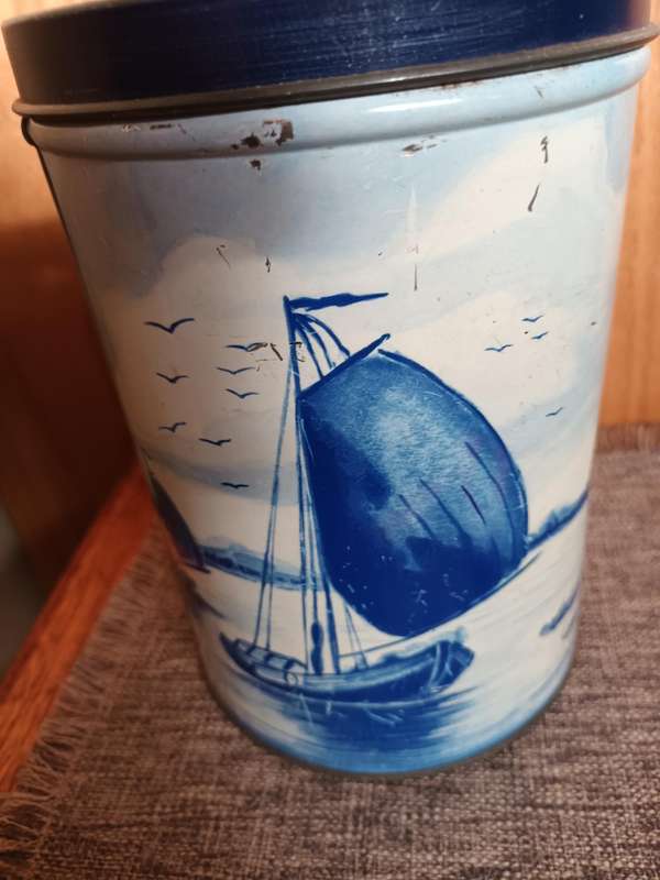 Old Delft Inspired Tin with Lid