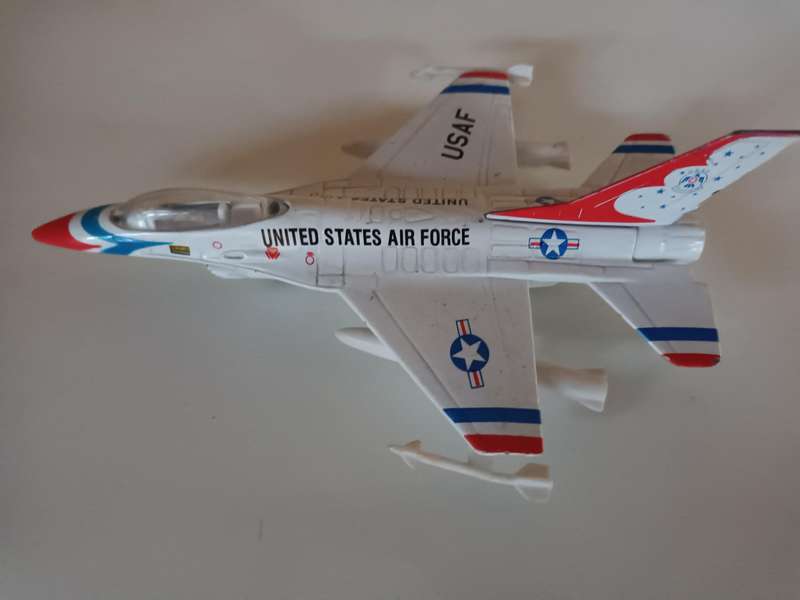 Die Cast Falcoln F 16 Aircraft Model