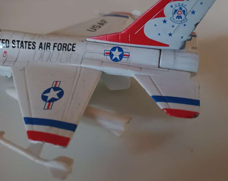 Die Cast Falcoln F 16 Aircraft Model