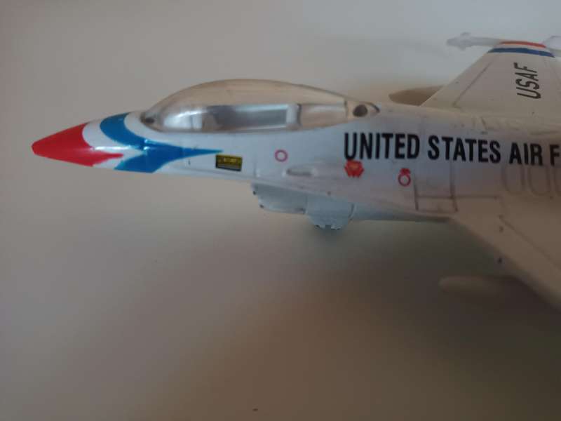Die Cast Falcoln F 16 Aircraft Model