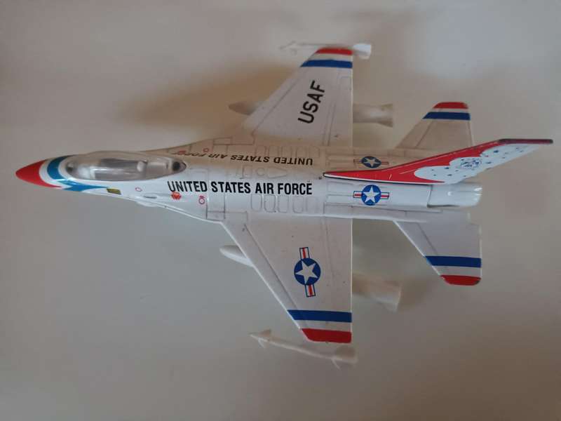 Die Cast Falcoln F 16 Aircraft Model