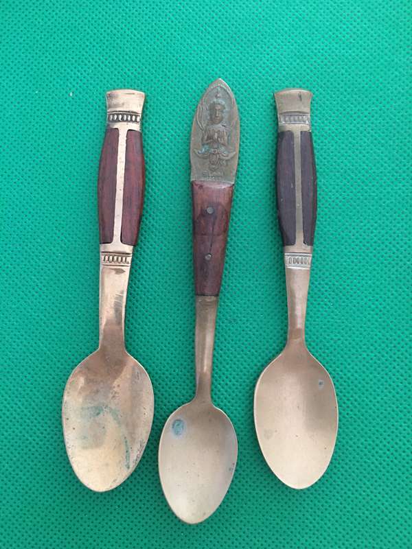 VINTAGE 30'S - 70'S MID CENTURY FRUIT SPOONS SIAM THAILAND BRASS AND ROSE WOOD