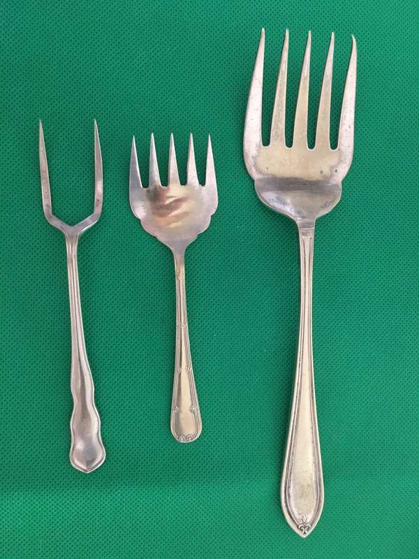 VINTAGE TO ANTIQUE E.P.N.S. 3 PLATED SILVER FISH FORKS