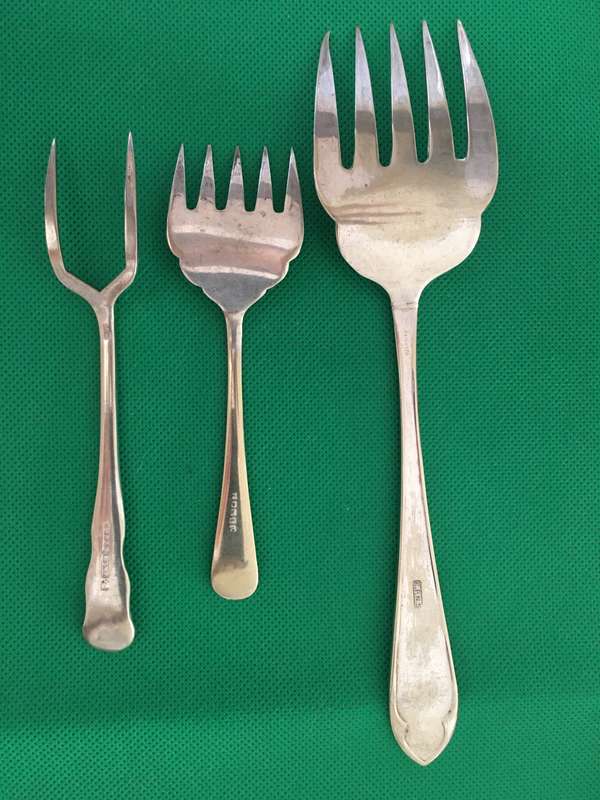 VINTAGE TO ANTIQUE E.P.N.S. 3 PLATED SILVER FISH FORKS