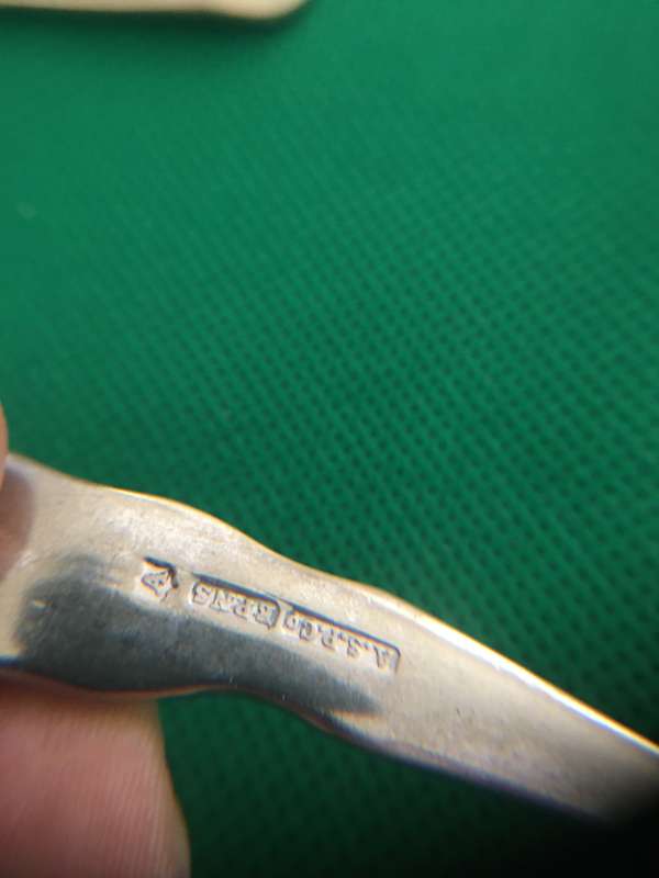 VINTAGE TO ANTIQUE E.P.N.S. 3 PLATED SILVER FISH FORKS
