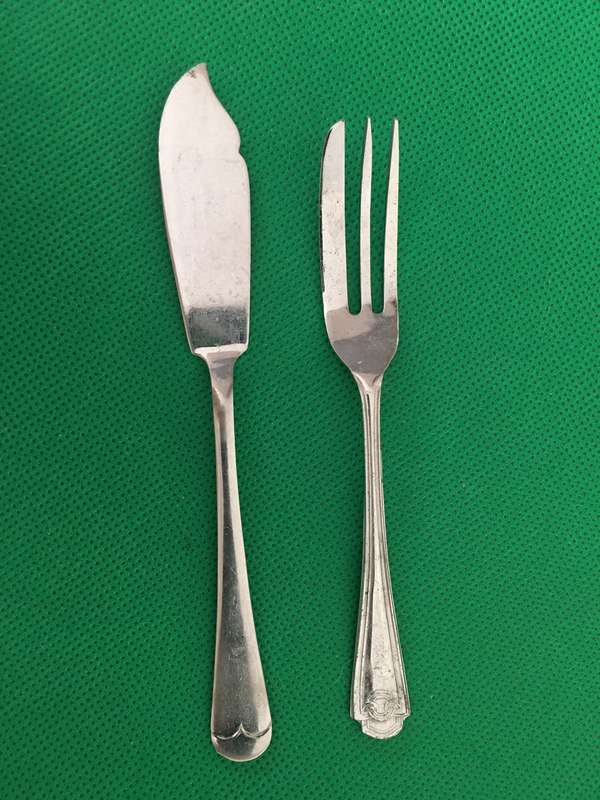 VINTAGE CHEESE KNIVES AND CAKE FORK PLATED  X 3 ITEMS EPNS AND NICKLE SILVER
