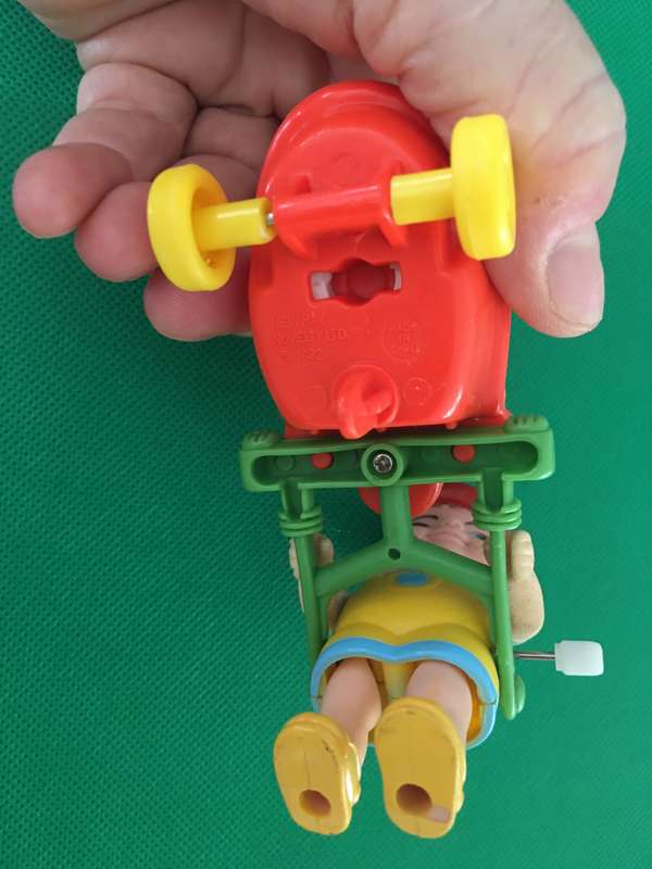 VINTAGE NEW RAY 1992 - WIND UP TOY BABY PUSHING WHEEL BARROW