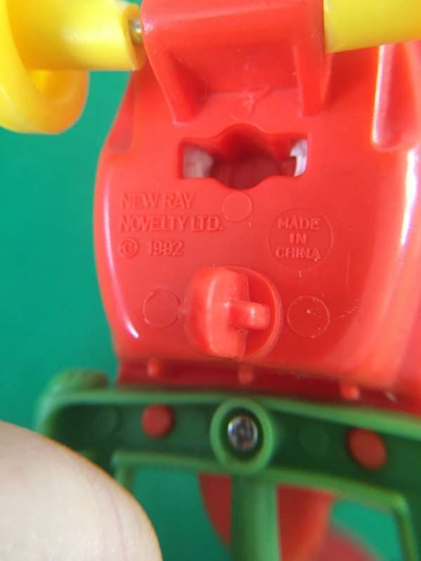 VINTAGE NEW RAY 1992 - WIND UP TOY BABY PUSHING WHEEL BARROW