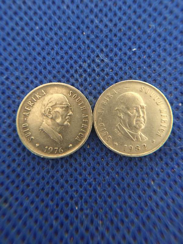 SOUTH AFRICA - TWO 5c COINS 2 PRESIDENTIAL COINS - 1976 - 1982