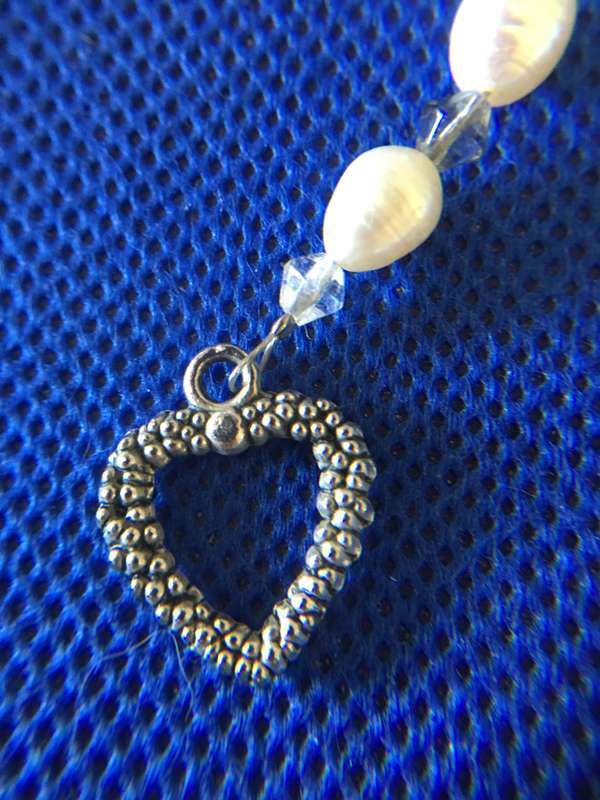 NECKLACE WITH FRESH WATER PEARLS AND OTHER STONES