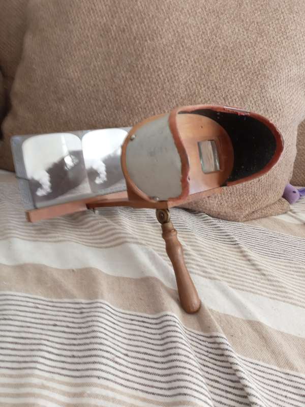 VICTORIAN STEREO SCOPE WOOD AND METAL WITH FREE STEREO CARD
