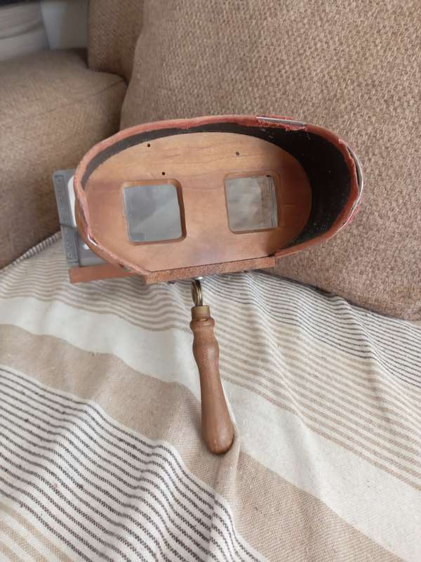 VICTORIAN STEREO SCOPE WOOD AND METAL WITH FREE STEREO CARD