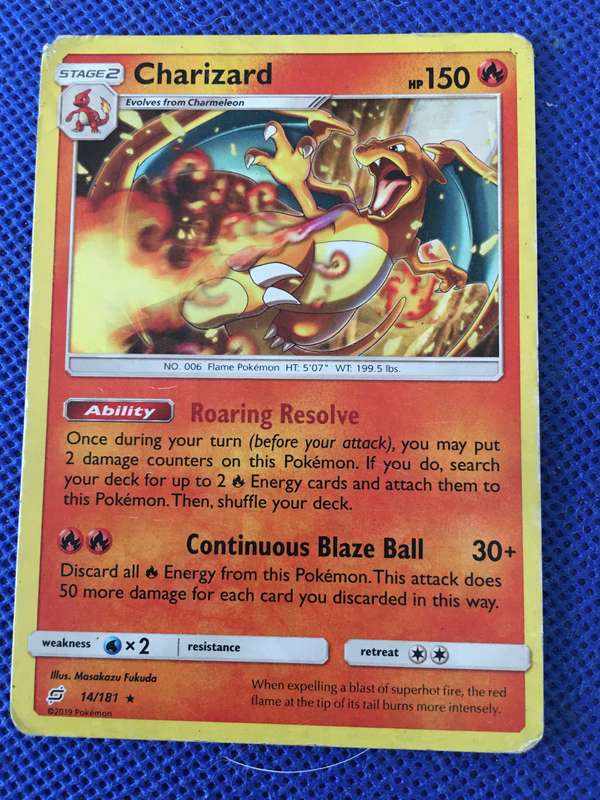 POKEMON TRADING CARD - CHARIZARD FOIL CARD / SHINY CARD  SLIGHT BIT WORN + ULTRA - PRO DECK BOX!!!!