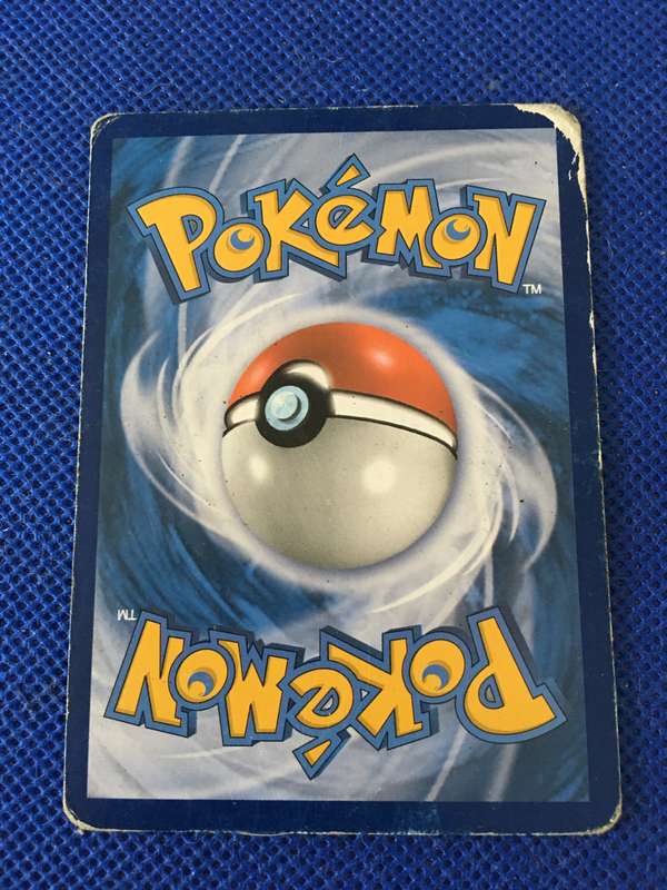 POKEMON TRADING CARD - CHARIZARD FOIL CARD / SHINY CARD  SLIGHT BIT WORN + ULTRA - PRO DECK BOX!!!!