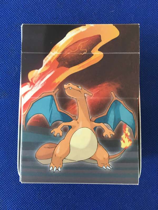 POKEMON TRADING CARD - CHARIZARD FOIL CARD / SHINY CARD  SLIGHT BIT WORN + ULTRA - PRO DECK BOX!!!!