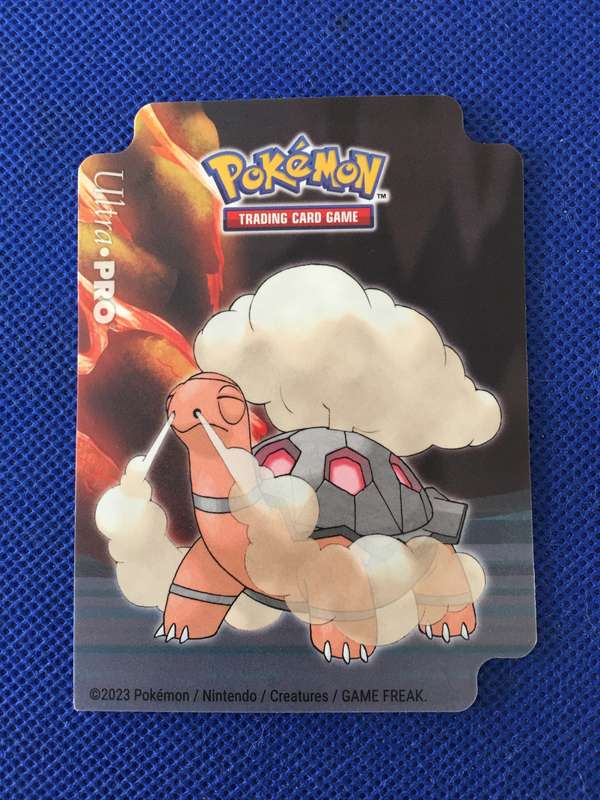 POKEMON TRADING CARD - CHARIZARD FOIL CARD / SHINY CARD  SLIGHT BIT WORN + ULTRA - PRO DECK BOX!!!!