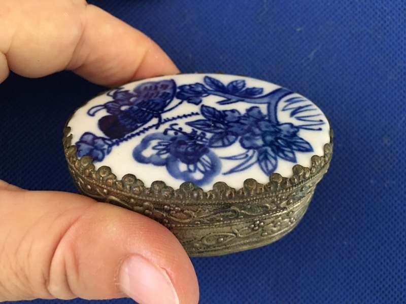 ANTIQUE SILVER AND PORCELAIN TRINKET OR PILL BOX