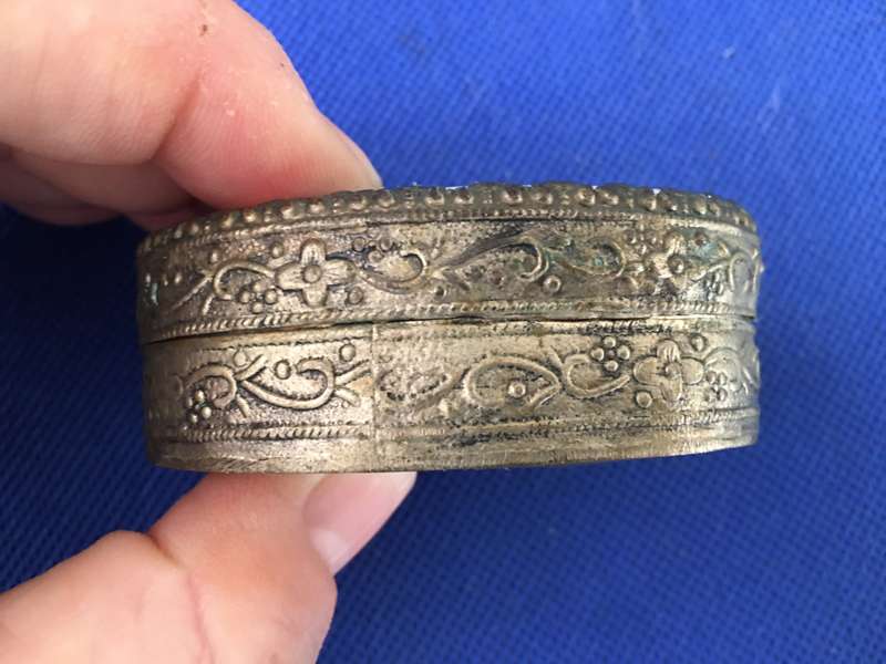 ANTIQUE SILVER AND PORCELAIN TRINKET OR PILL BOX