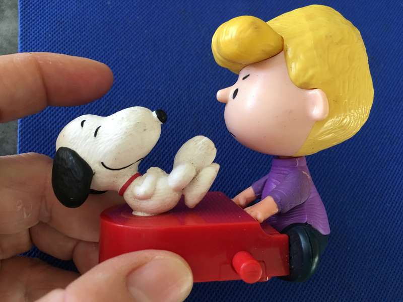 VINTAGE MC DONALDS SNOOPY TOY - 2016
