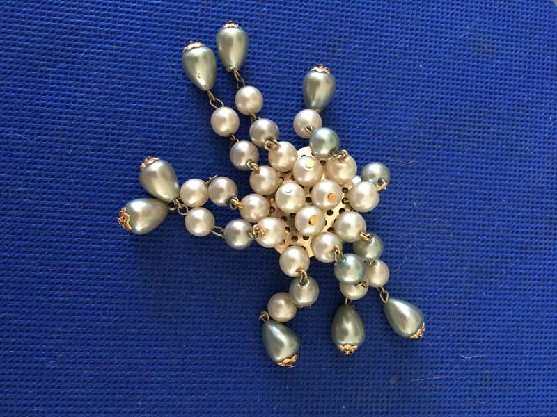 VINTAGE BROOCH PEARL LIKE