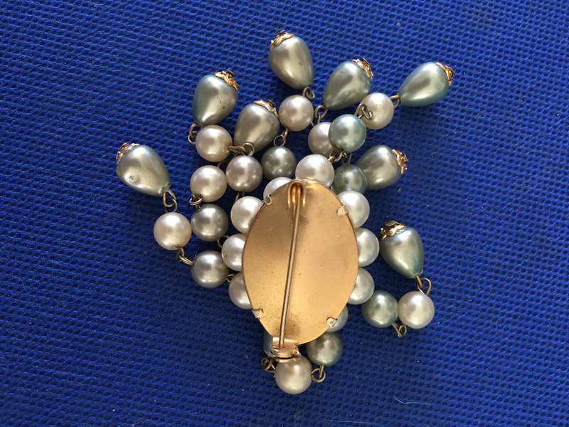VINTAGE BROOCH PEARL LIKE