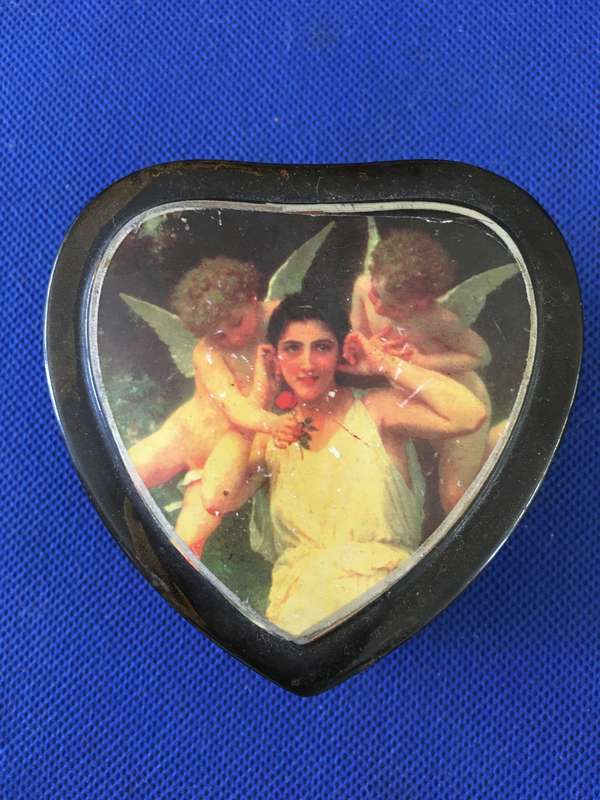 VINTAGE HEART SHAPE TRINKET BOX MAY BE BAKELITE