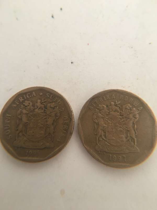 SOUTH AFRICA LOT OF TWO COINS  - 20c  NOTE 20c on rear one larger than other (9)