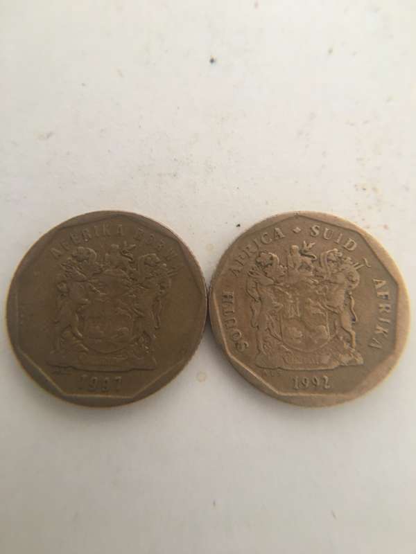 SOUTH AFRICA LOT OF TWO COINS  20c  NOTE 20c LARGER THAN THE OTHER ON REAR (10)