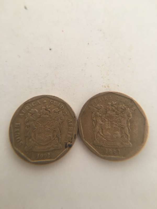 SOUTH AFRICA LOT OF TWO COINS 20c  NOTE 20c LARGER THAN THE OTHER (11)