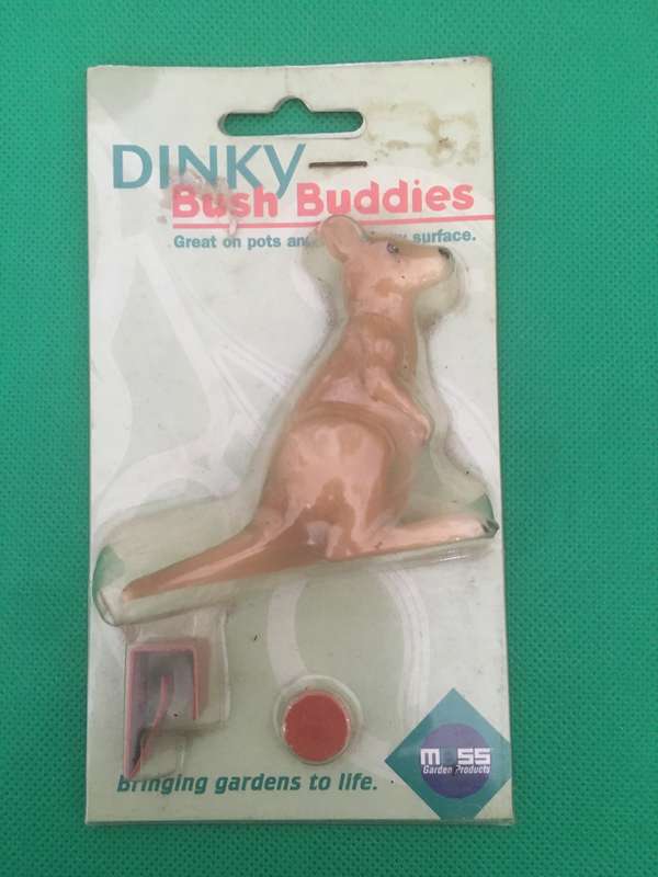VINTAGE POT PLANT HOLDER - DINKY BUSH BUDDDIES - KANGAROO STILL IN PACKAGING