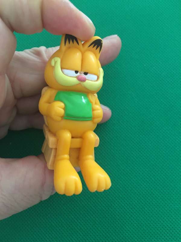 VINTAGE GARFIELD FIGURE