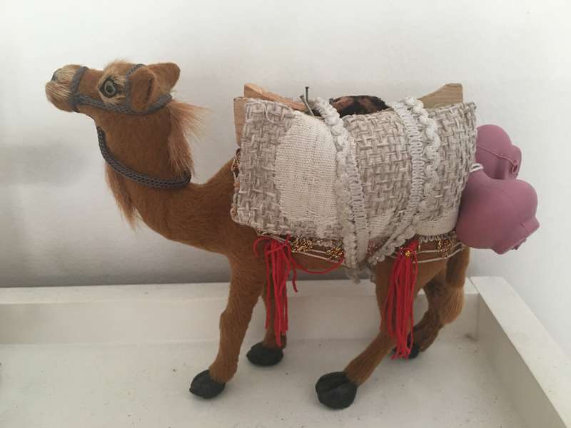 VINTAGE CAMEL  ORNAMENT - WITH WONKEY BACK LEG