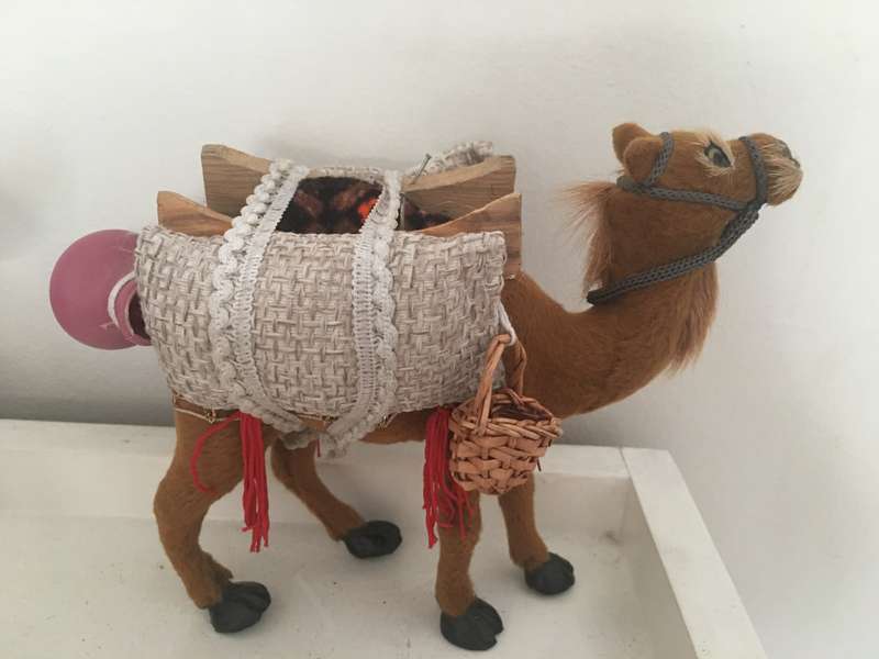 VINTAGE CAMEL  ORNAMENT - WITH WONKEY BACK LEG