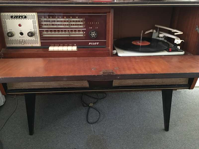 LOVELY VINTAGE PILOT RADIOGRAM / COMBINATION / TURNTABLE SOLD AS IS - ALL INTACT NEVER BEEN TESTED