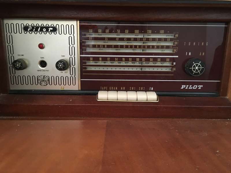 LOVELY VINTAGE PILOT RADIOGRAM / COMBINATION / TURNTABLE SOLD AS IS - ALL INTACT NEVER BEEN TESTED
