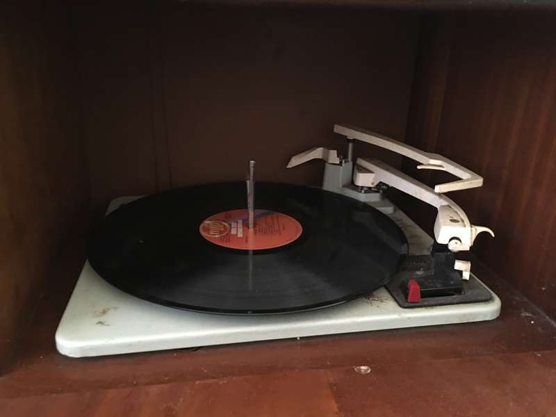 LOVELY VINTAGE PILOT RADIOGRAM / COMBINATION / TURNTABLE SOLD AS IS - ALL INTACT NEVER BEEN TESTED