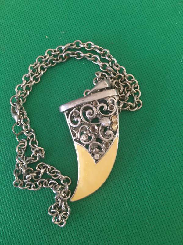 VINTAGE NECKLACE