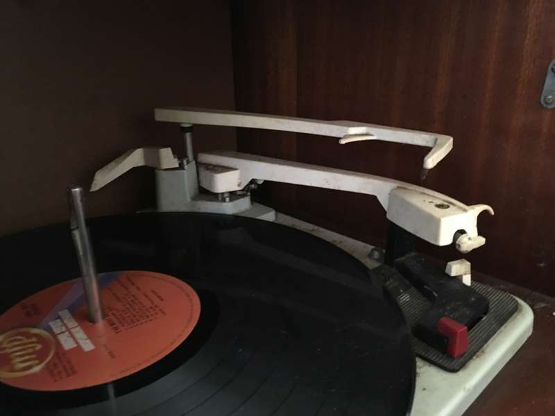 LOVELY VINTAGE PILOT RADIOGRAM / COMBINATION / TURNTABLE SOLD AS IS - ALL INTACT NEVER BEEN TESTED