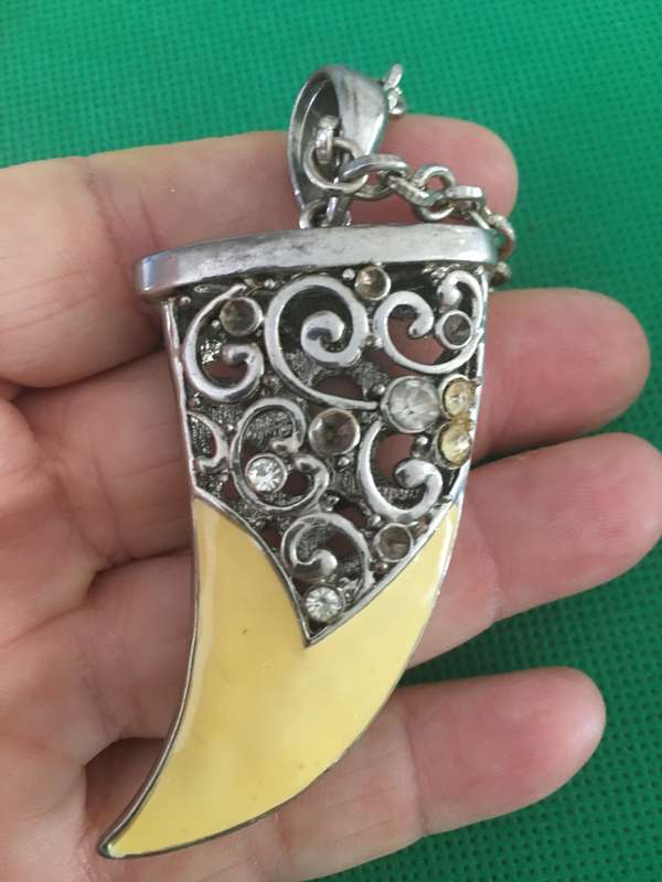 VINTAGE NECKLACE