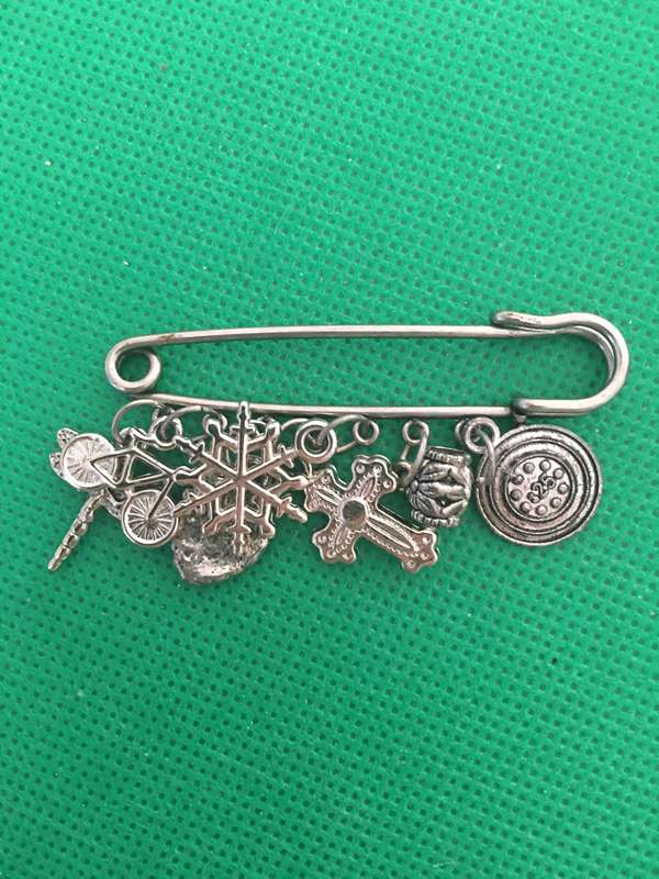 VINTAGE BROOCH  WITH CHARMS