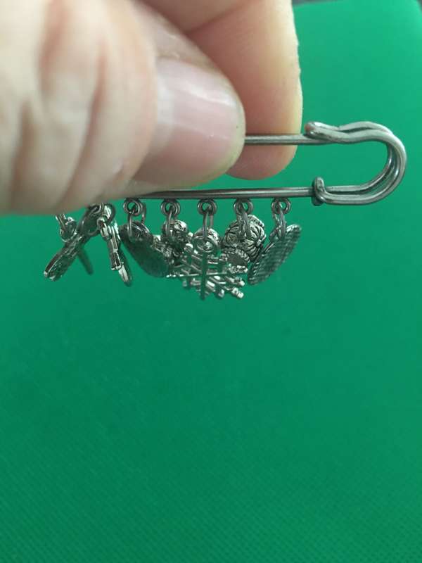 VINTAGE BROOCH  WITH CHARMS