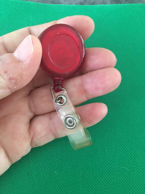 RETRACTABLE  BADGE HOLDER FOR WEARING ON THE BELT