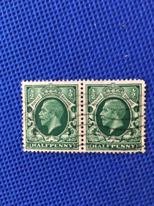 GREAT BRITAIN KING GEORGE HALF PENNY USED PAIR OF STAMPS