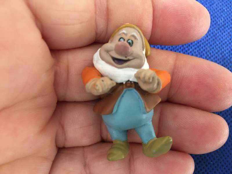 LOVELY LOT OF 8  DISNEY TOY FIGURES AND SMURFS - MC DONALDS AND VIACOM INC.