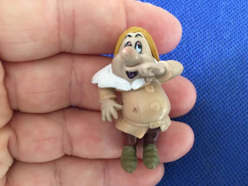 LOVELY LOT OF 8  DISNEY TOY FIGURES AND SMURFS - MC DONALDS AND VIACOM INC.