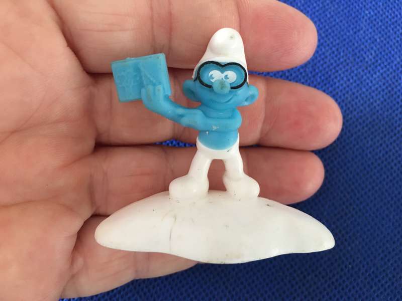 LOVELY LOT OF 8  DISNEY TOY FIGURES AND SMURFS - MC DONALDS AND VIACOM INC.