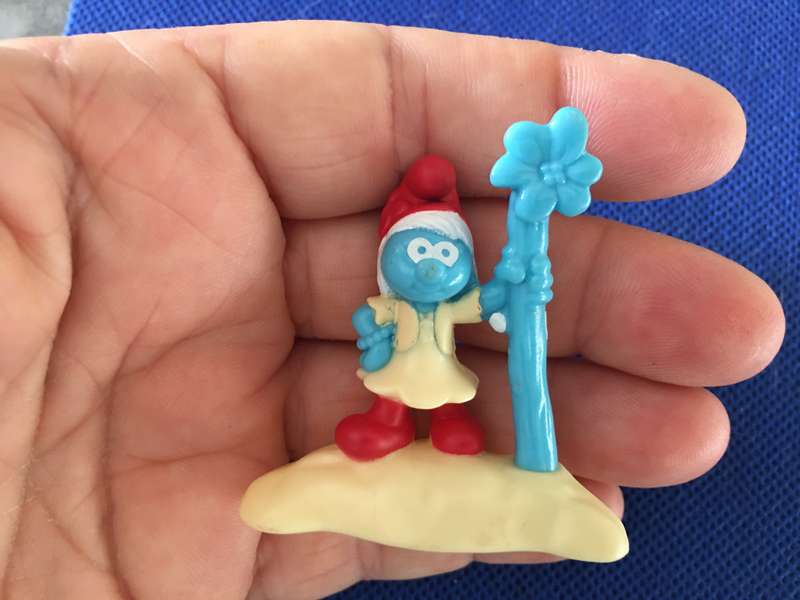 LOVELY LOT OF 8  DISNEY TOY FIGURES AND SMURFS - MC DONALDS AND VIACOM INC.